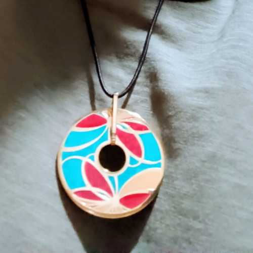 Loisir necklace jewelry made of gold stainless steel with enamel, like new
