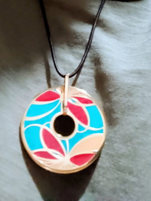 Loisir necklace jewelry made of gold stainless steel with enamel, like new