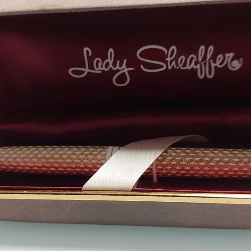 Shefer Lady vintage pen with gold details