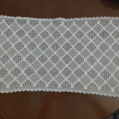Table runner like new, dimensions 61x34