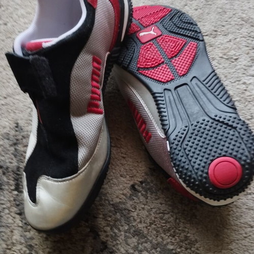 Puma Ouninpohja Athletic Shoes Size 38 Like New, Black and Red