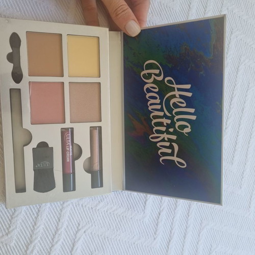 Makeup case new, practical and easy to use