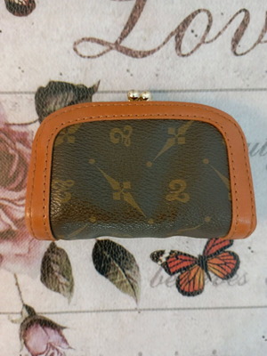 Wallet small, like new, brown
