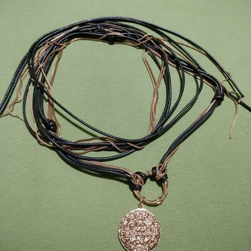 Zara long necklace like new, black