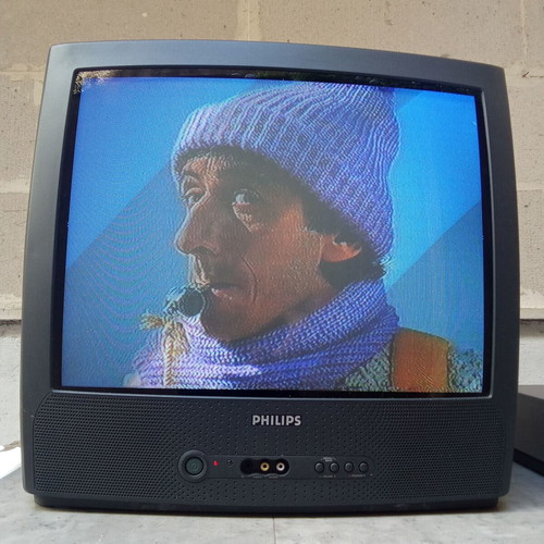 Philips 21PT 1354/01 21-inch TV, ideal for 1990s video games