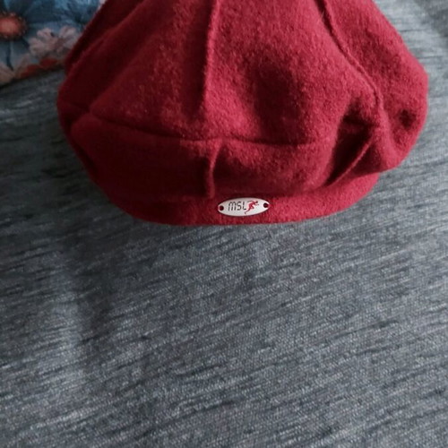 Red Mayser sports line beret hat like new
