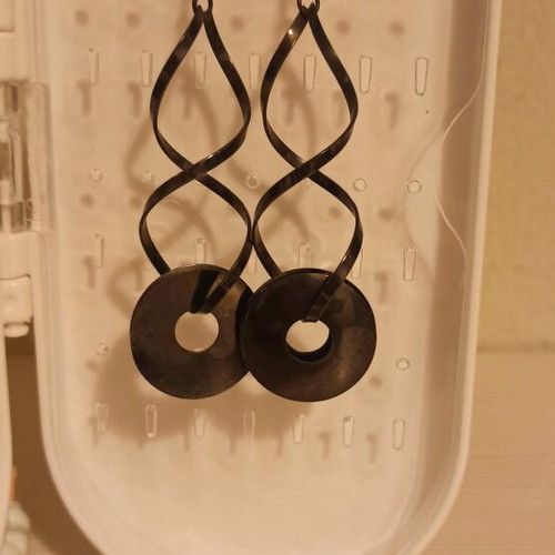 Metal hanging earrings like new, 2 pairs