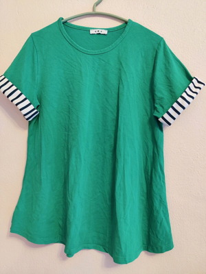 Short-sleeve shirt like new, green with striped sleeves