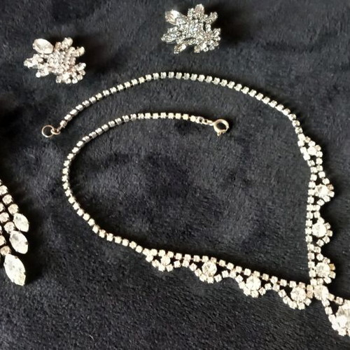 Rhinestone jewelry set with clip-on earrings, like new