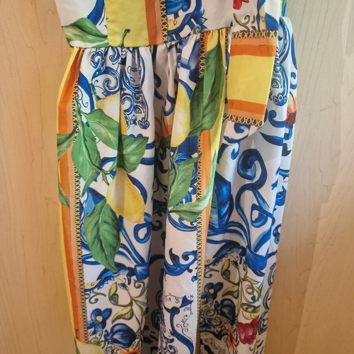 Women's dress like new with beautiful design, size S