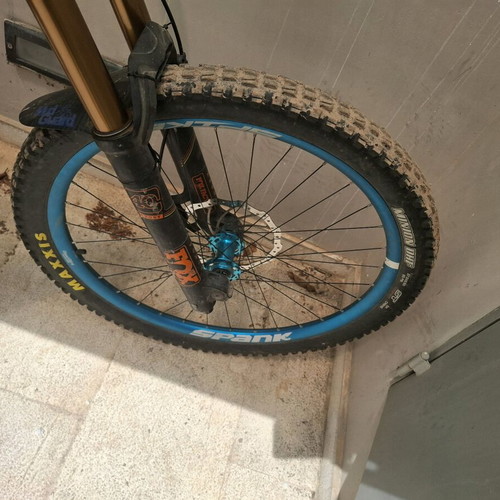 MTB Downhill Custom Commencal Furious Special Project with FoxFactory Kashima