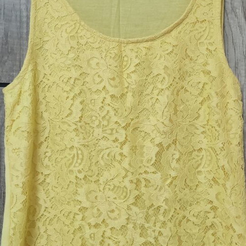 Lace tops set of two in yellow and red, like new