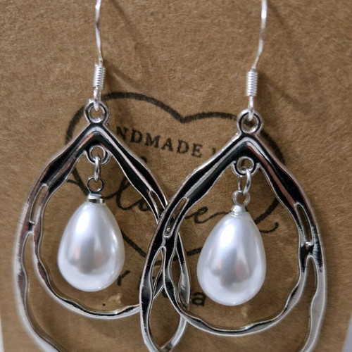 Handmade drop earrings new, with artificial pearl and silver hook