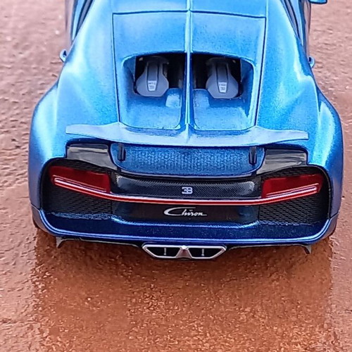 Custom Bugatti Chiron 1/18 Bburago like new