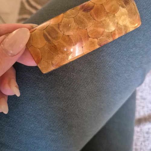 Hair clip in earthy tones like new