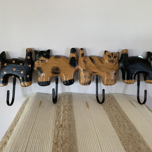 Wooden hanger with four carved cats, handmade, new