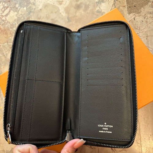 Louis Vuitton Wallet used, black unisex