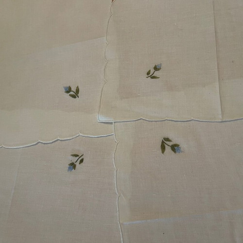 Vintage embroidered napkins clothespins set of 4