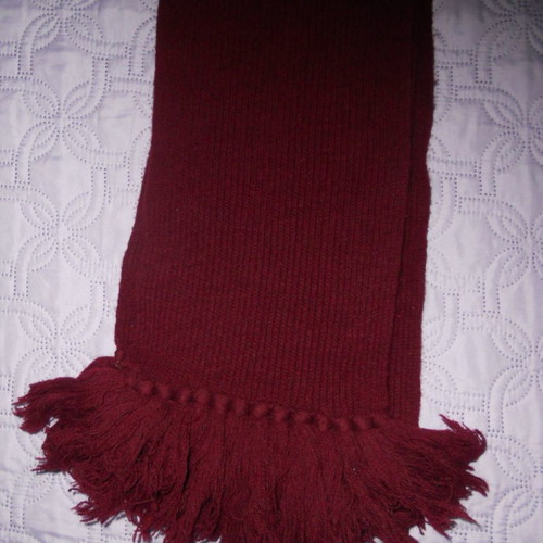 Bordeaux knitted scarf like new