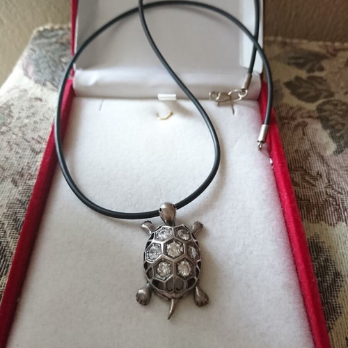 Turtle pendant like new, silver with stones