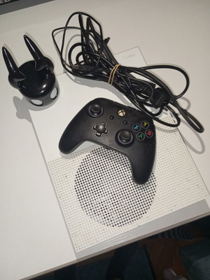 Xbox One S 1TB console like new with controller and vintage stand