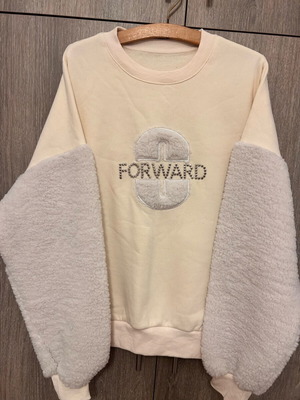 Women's sweatshirt new with furry beige sleeves size L