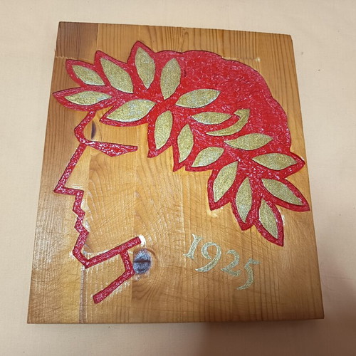 Olympiakos emblem on wood, like new, handmade
