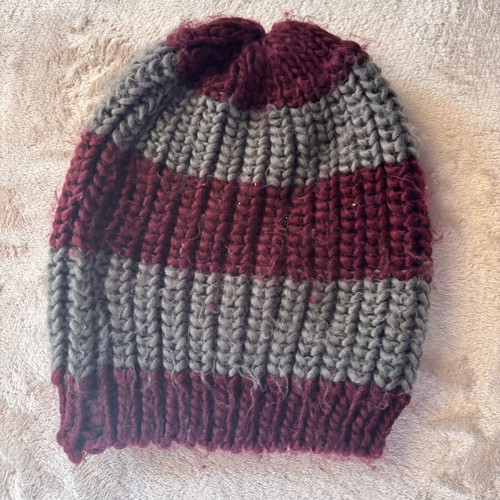 Pink Woman scarf and beanie set used, gray and red