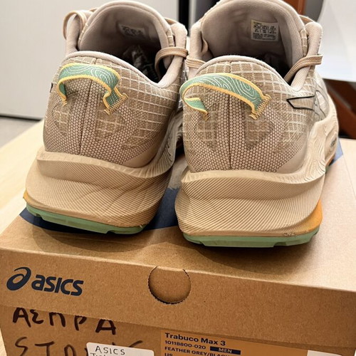 Asics Trabuco Max 3 Trail Shoes like new, size 44.5, max cushioning