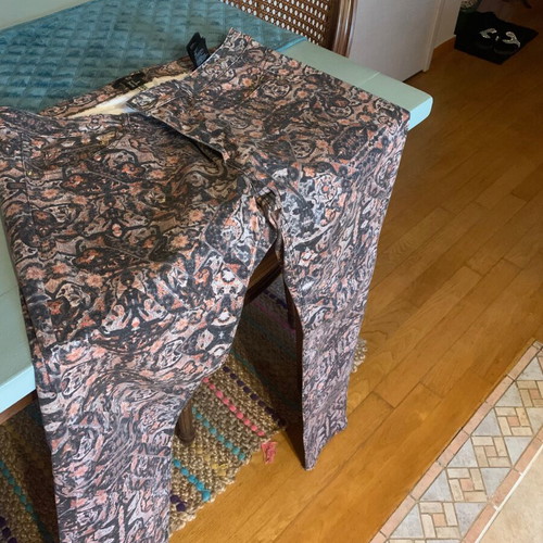 Women's pants new with paisley pattern