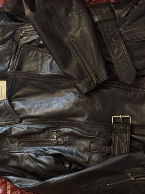 Leather jacket new with matching belt, unisex, black