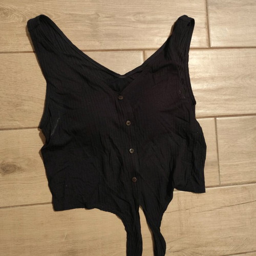 Black ribbed top with tie like new, crop tank top with buttons
