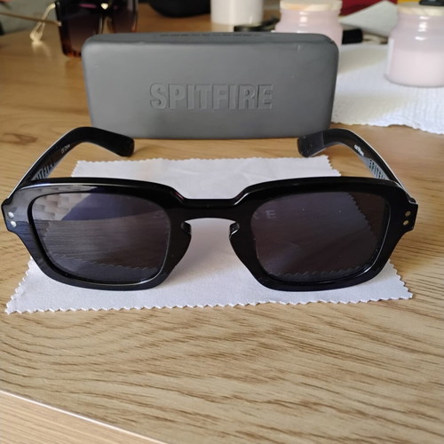 Spitfire sunglasses like new, black