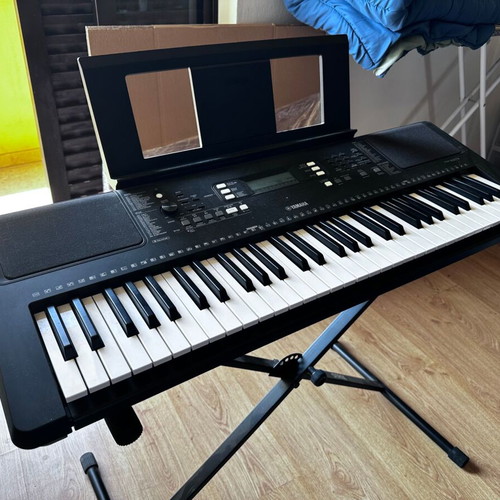 Yamaha PSR-E373 keyboard with stand and music rest
