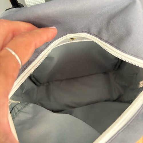 Children's bag for kindergarten with handle and wheels, like new
