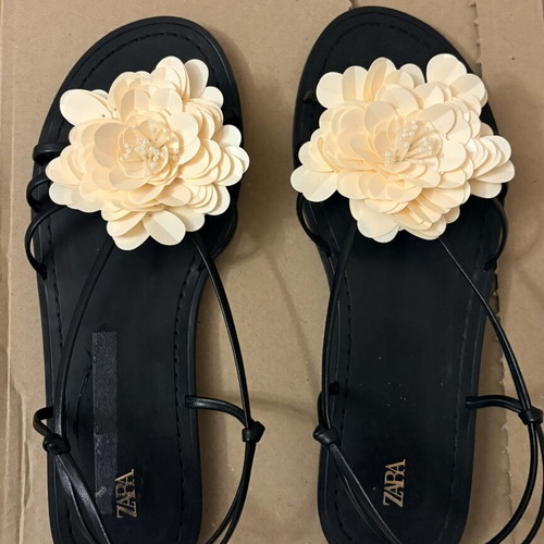 Zara Black Leather Sandals with Cream Flower Size 37 Like New