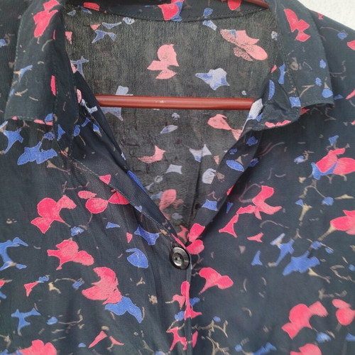 Women's Printed Shirt with Shoulder Pads like new, multicolor