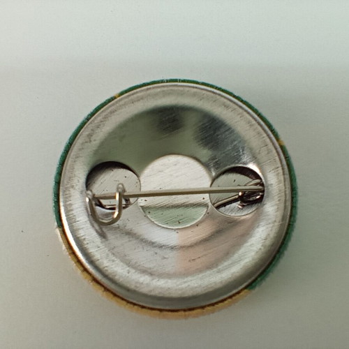 Collectible badge new with Discoteca Internacional logo