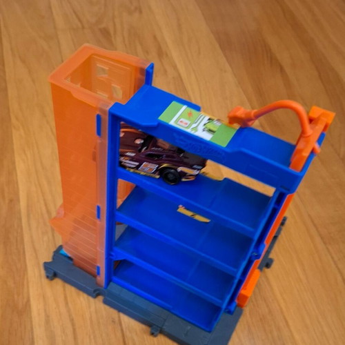 Hot Wheels City Track (HDR24) with 2 used Hot Wheels cars
