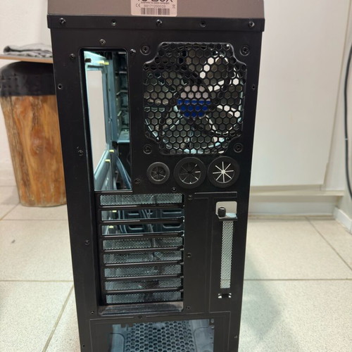 Raidmax Narwhal 920WB computer case like new, Full Tower