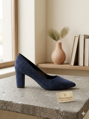 Diamantique Blue Suede Pumps like new, size 39, block heel