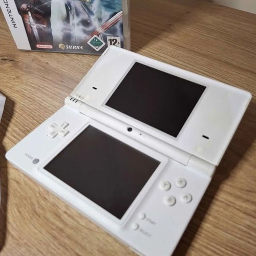 Nintendo DSi White like new with case and charger