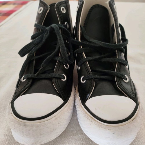 Converse All Star Chuck Taylor kids leather ankle boots as new, size 32