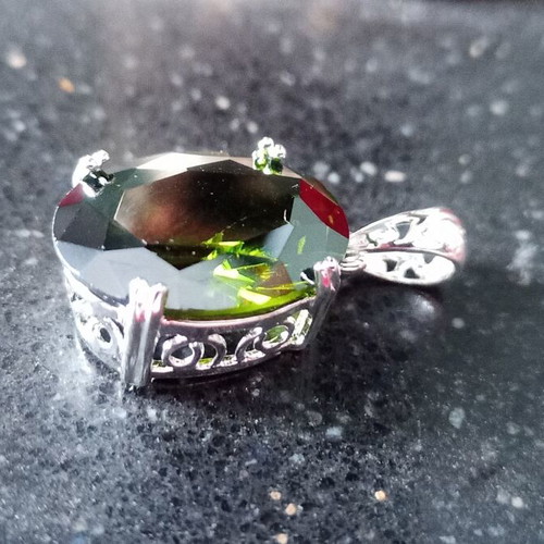 Pendant with green lab topaz in silver-plated base like new