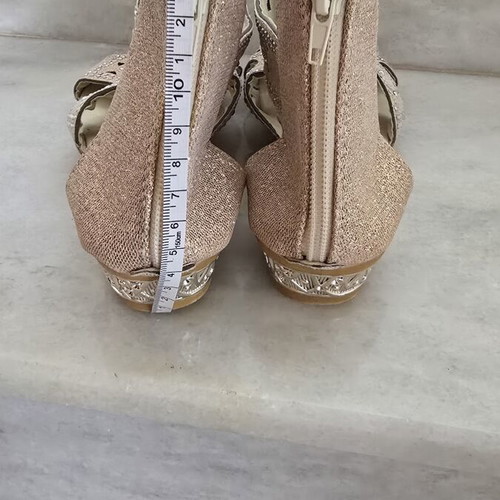 Women's elegant gold sandals with rhinestone decorations, new
