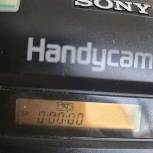 Sony Handycam CCD-TR416 Video8 XR camcorder with Benetton bag and accessories