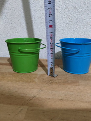 Metal flower pots like new, pack