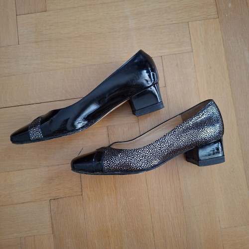 Chris Karagiannis leather pumps size 35, black with silver stardust effect