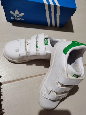 Παιδικό παπούτσι Adidas αθλητικό μεταχειρισμένο, μέγεθος 26, άσπρο