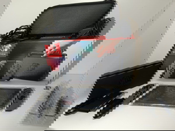 Nintendo Switch + Калъф | Неизползван с всичко – Само 189€!